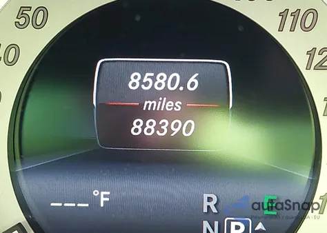 2015 Mercedes-Benz Glk 350 4Matic z USA, uszkodzony, nr VIN WDCGG8JB7FG441353